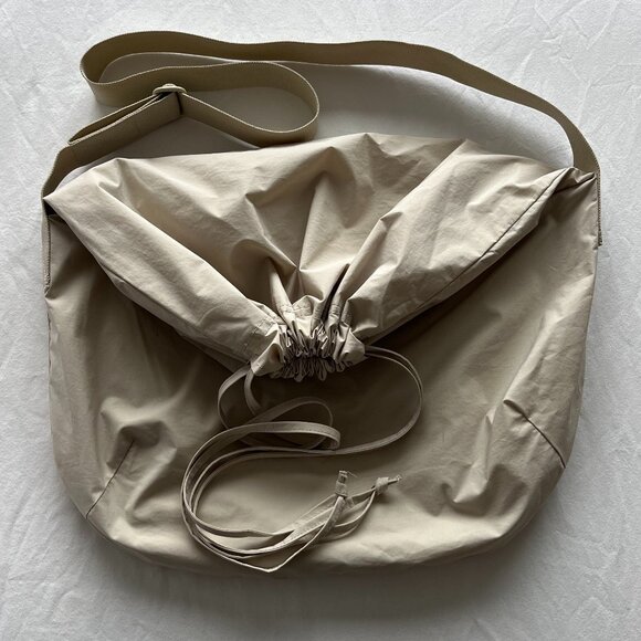 Uniqlo U Drawstring Shoulder Bag Natural - Picture 9 of 15